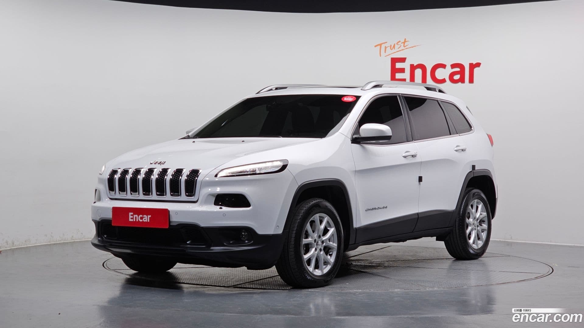 Main__Slider__Photo:Cherokee Jeep 2017.8-0