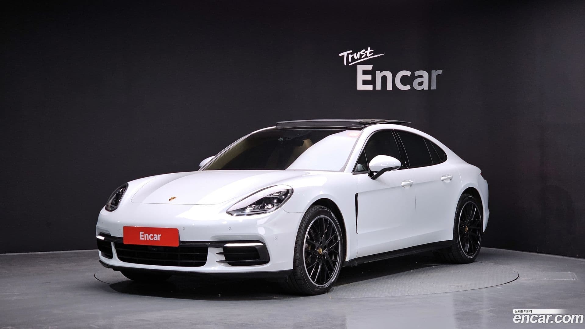 Main__Slider__Photo:Panamera Porsche 2018.0-0
