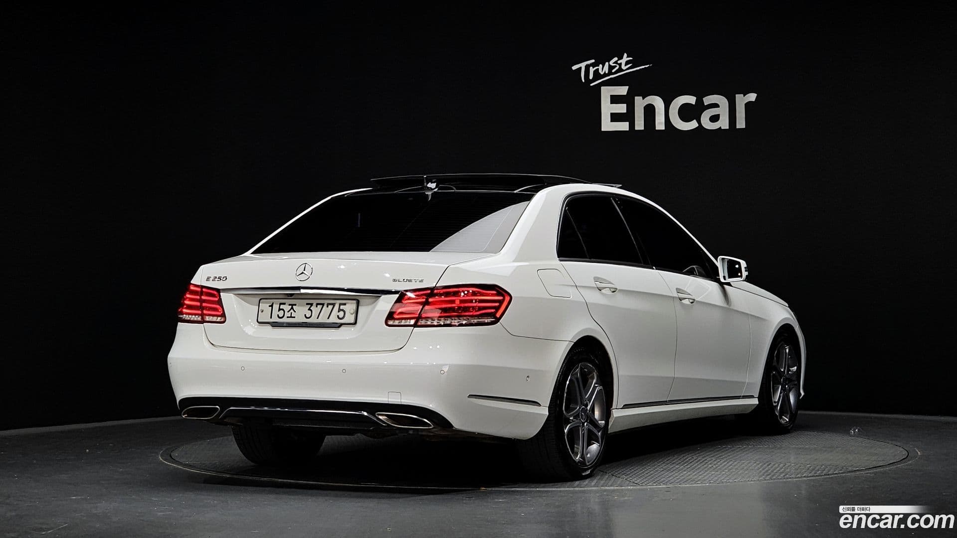Main__Slider__Photo:E-Class Mercedes-Benz 2015.5-0