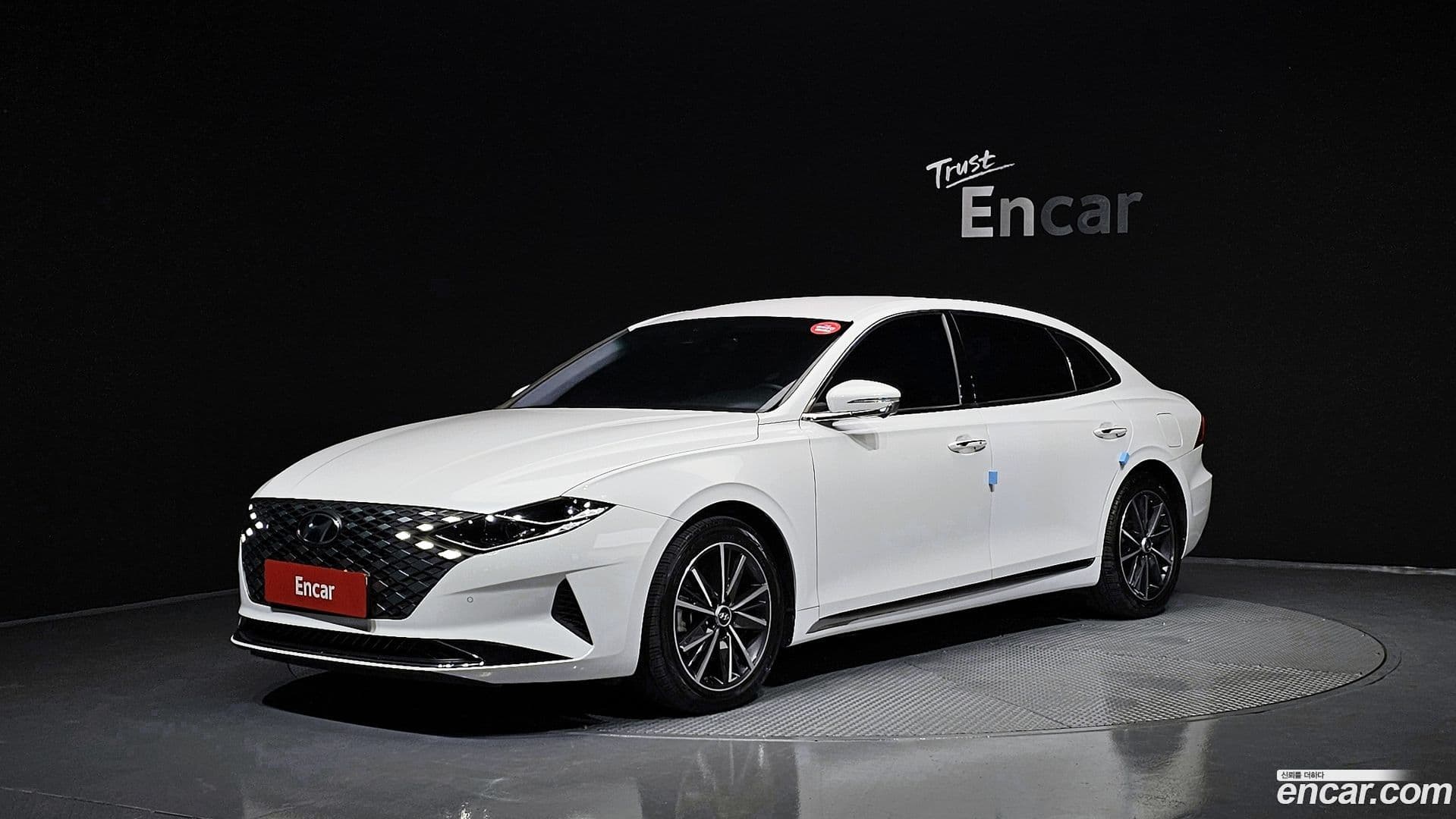 Main__Slider__Photo:Grandeur Hyundai 2022.4-0