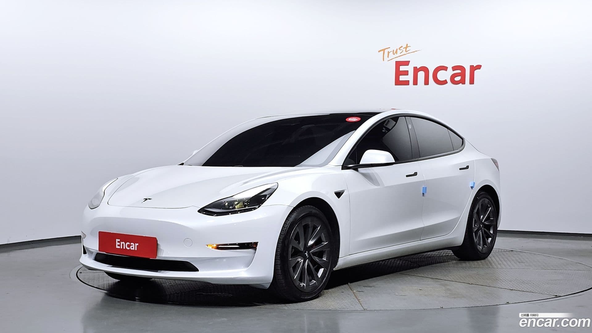 Main__Slider__Photo:Model 3 Tesla 2021.2-0