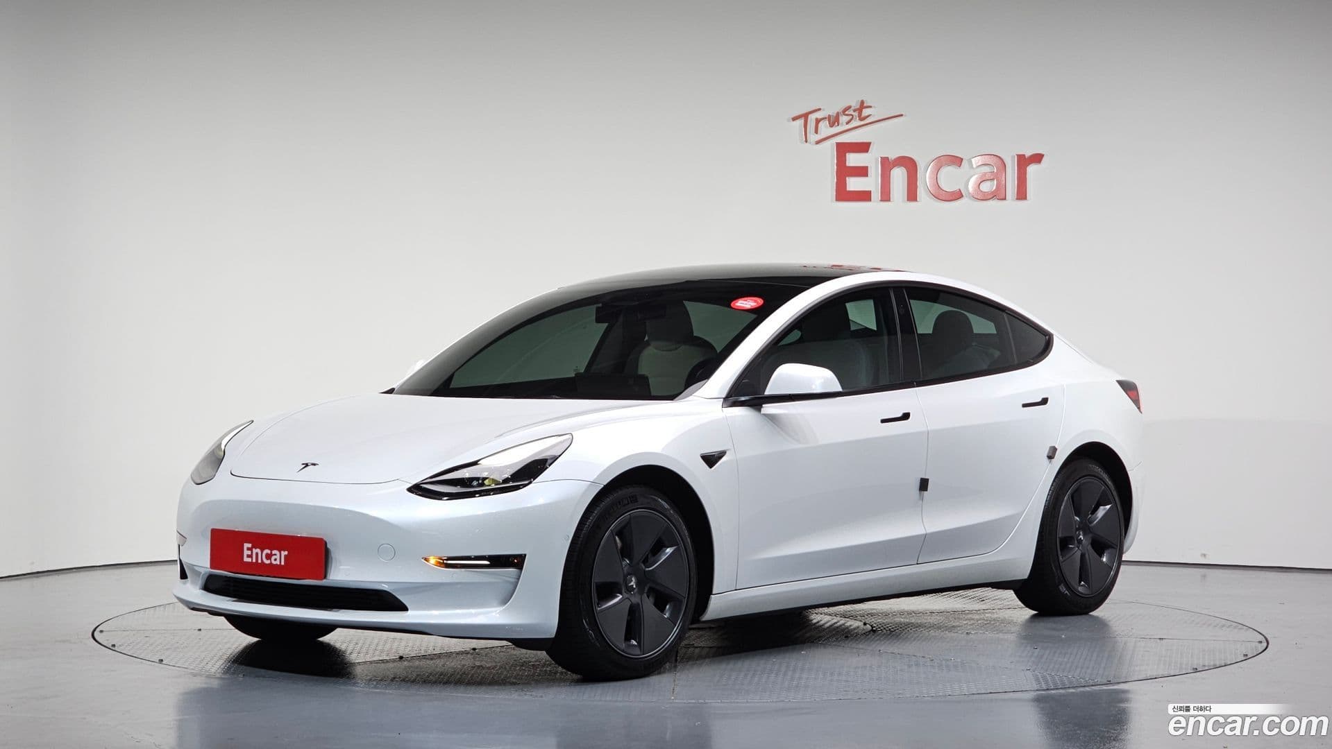 Main__Slider__Photo:Model 3 Tesla 2022.2-0
