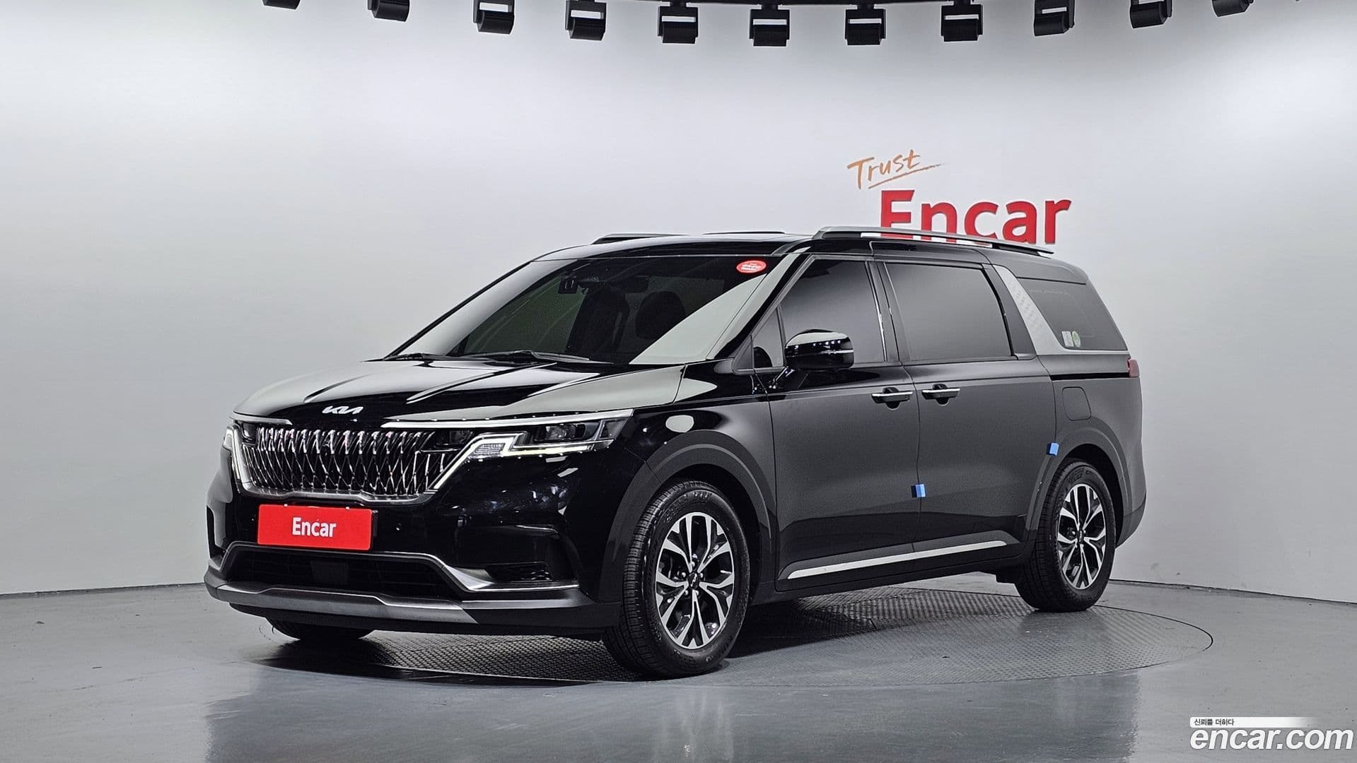 Main__Slider__Photo:Canival Kia 2023.0-0