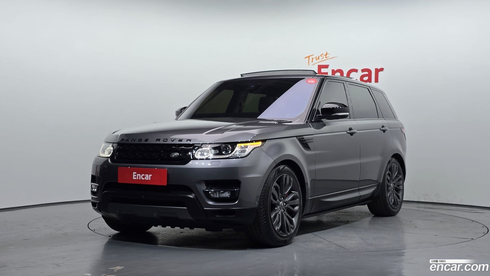Main__Slider__Photo:Range Rover Sport Land Rover 2017.9-0