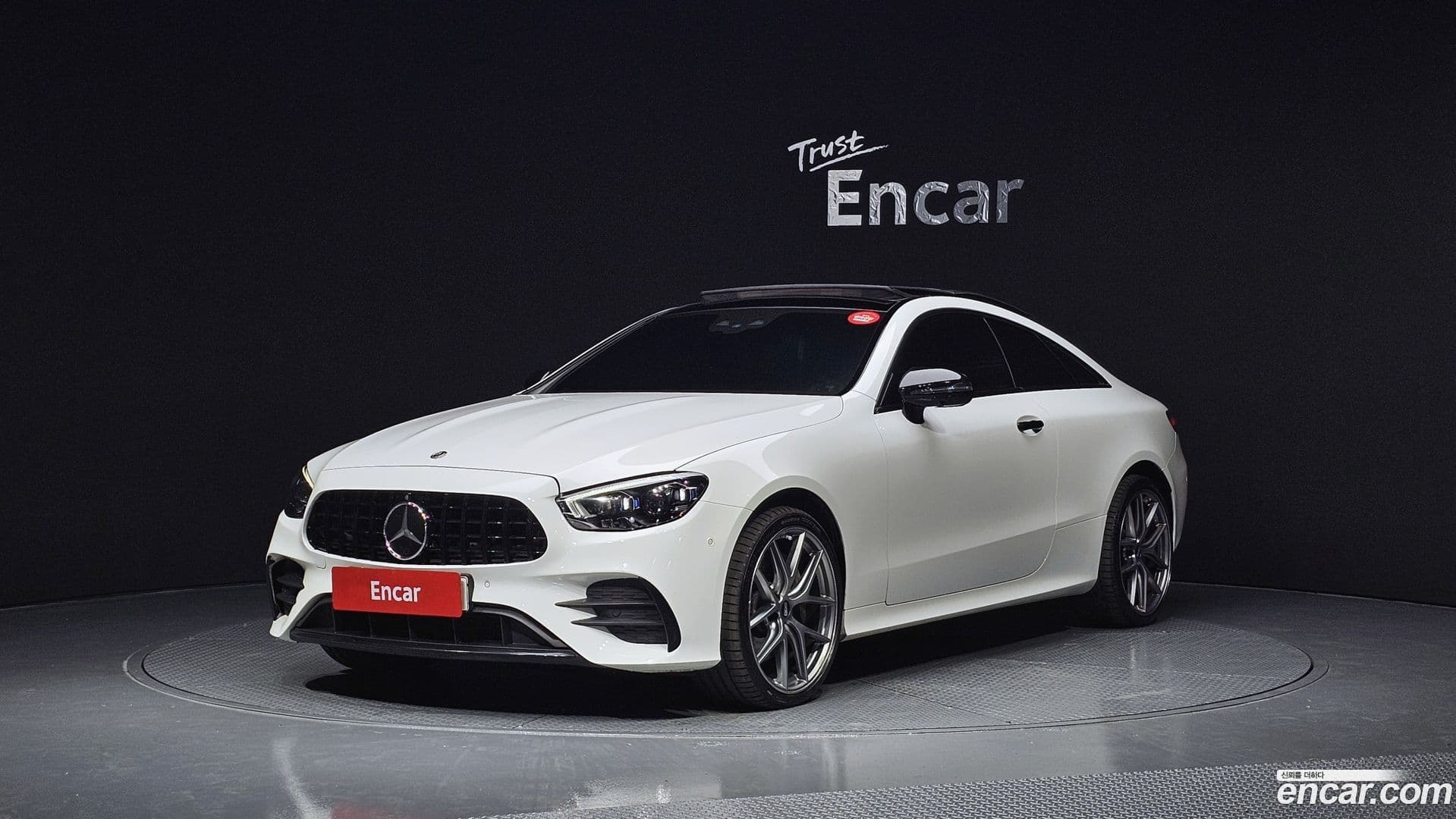 Main__Slider__Photo:E-Class Mercedes-Benz 2021.0-0