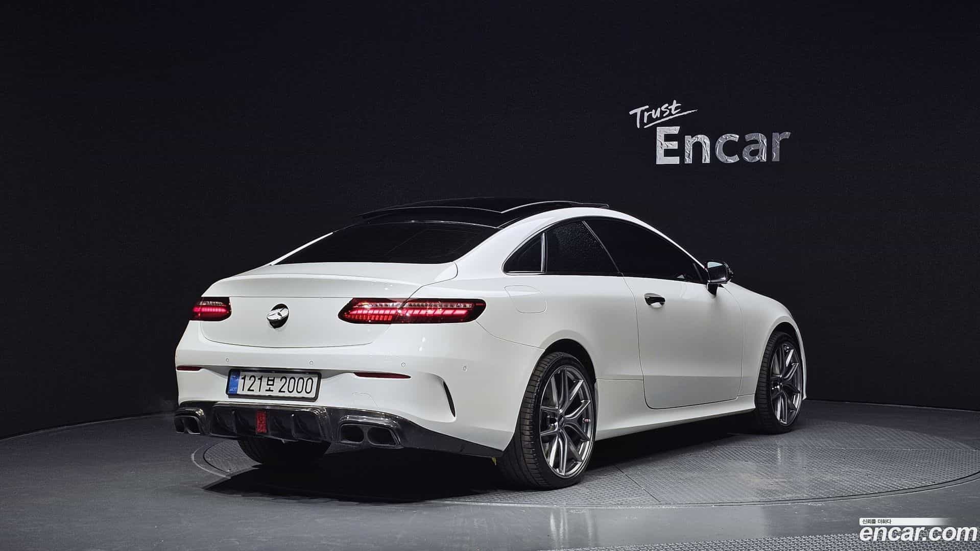 E-Class Mercedes-Benz 2021.0-OUTER-2
