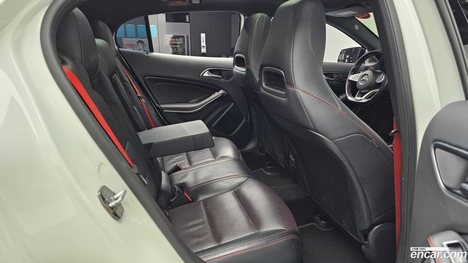 GLA-Class Mercedes-Benz 2017.4-OPTION-016