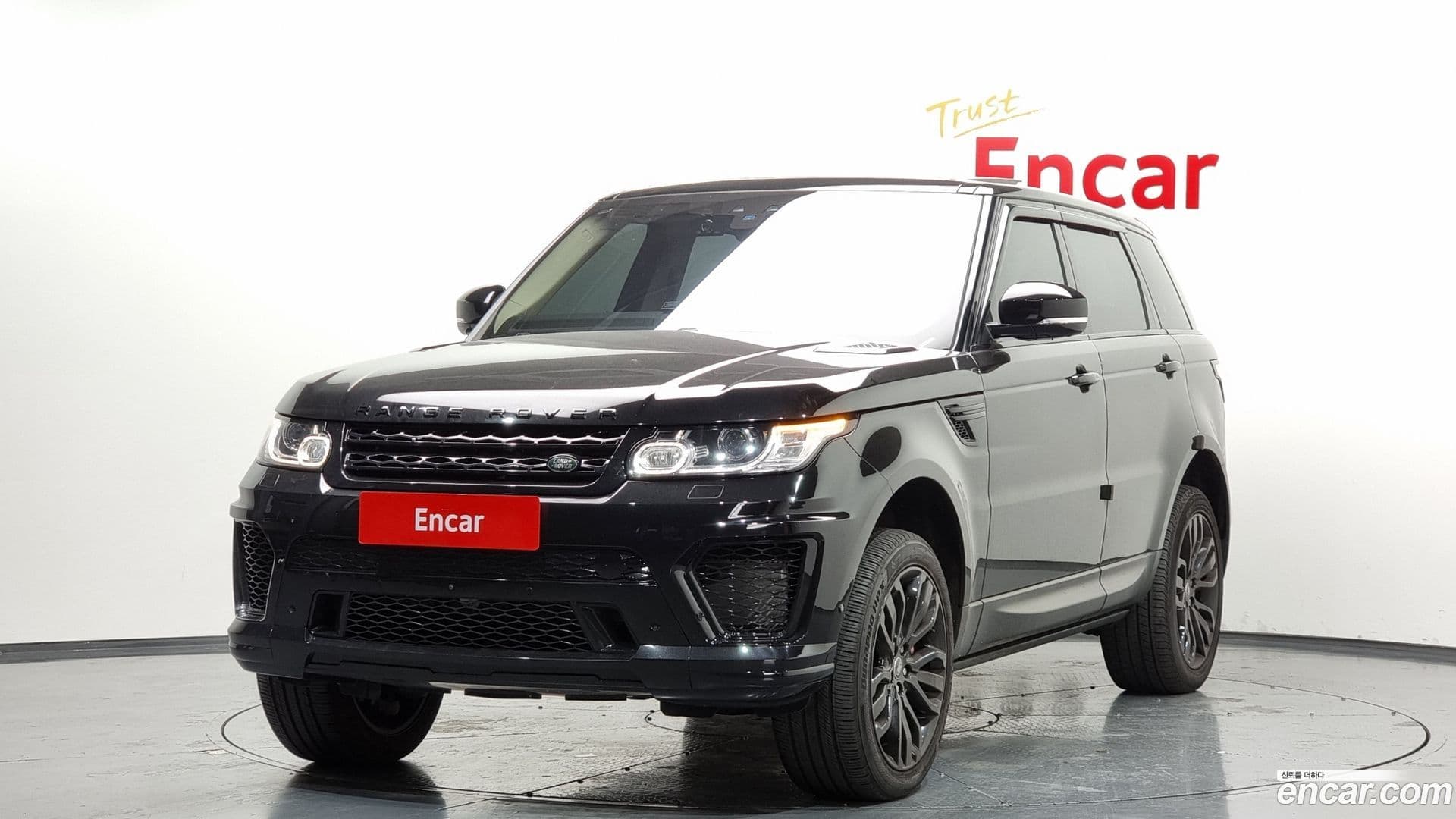 Main__Slider__Photo:Range Rover Sport Land Rover 2017.9-0