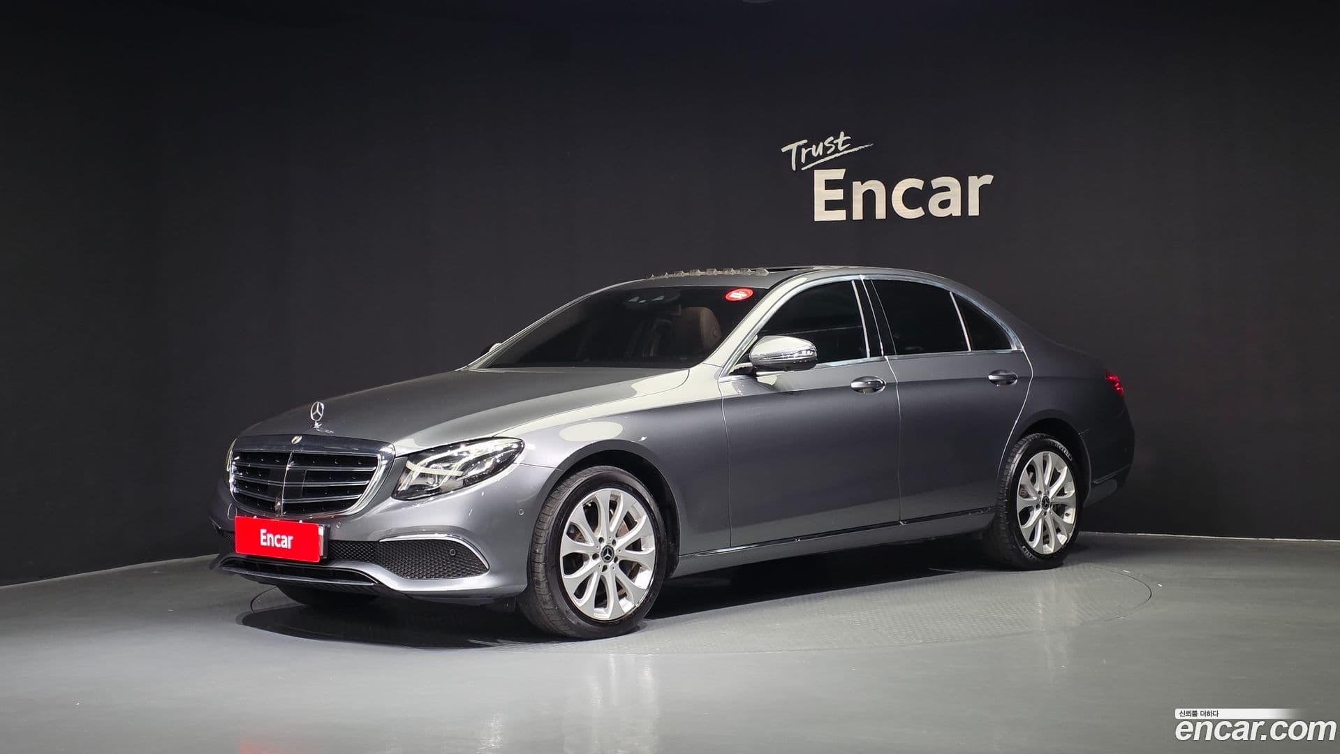 Main__Slider__Photo:E-Class Mercedes-Benz 2020.0-0