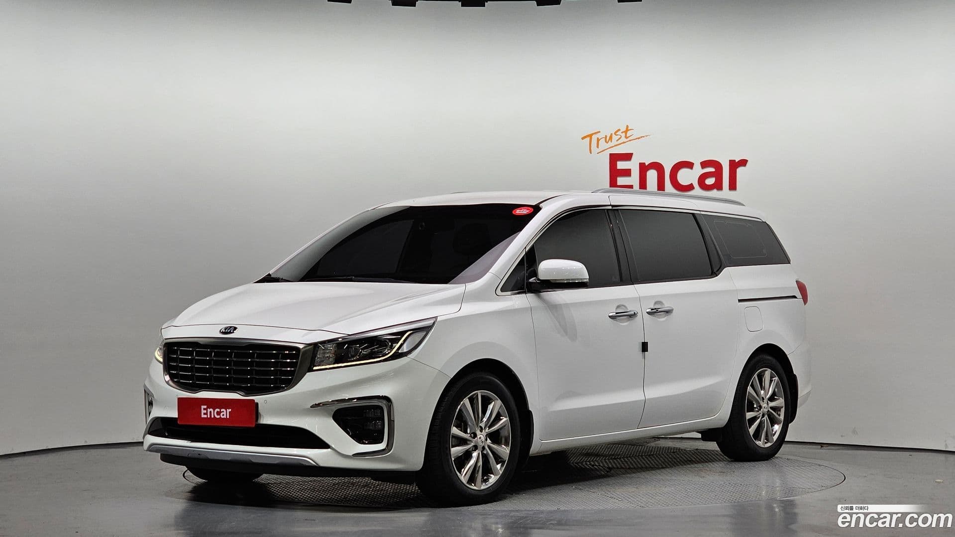 Main__Slider__Photo:Canival Kia 2019.3-0