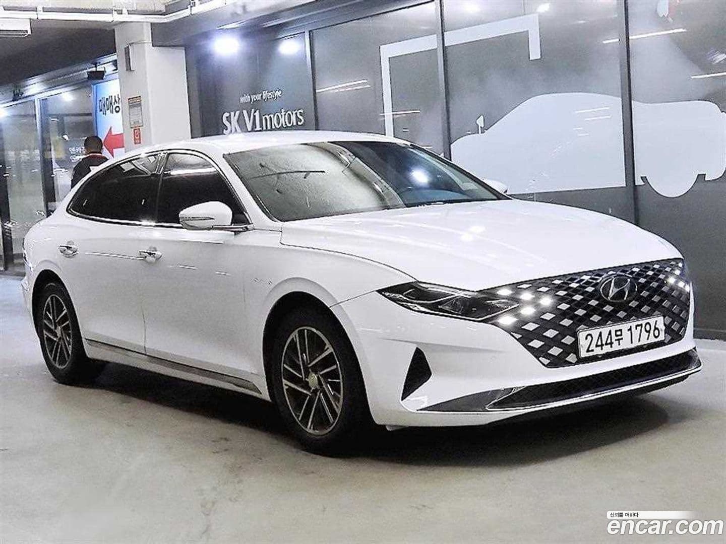Main__Slider__Photo:Grandeur Hyundai 2022.1-0