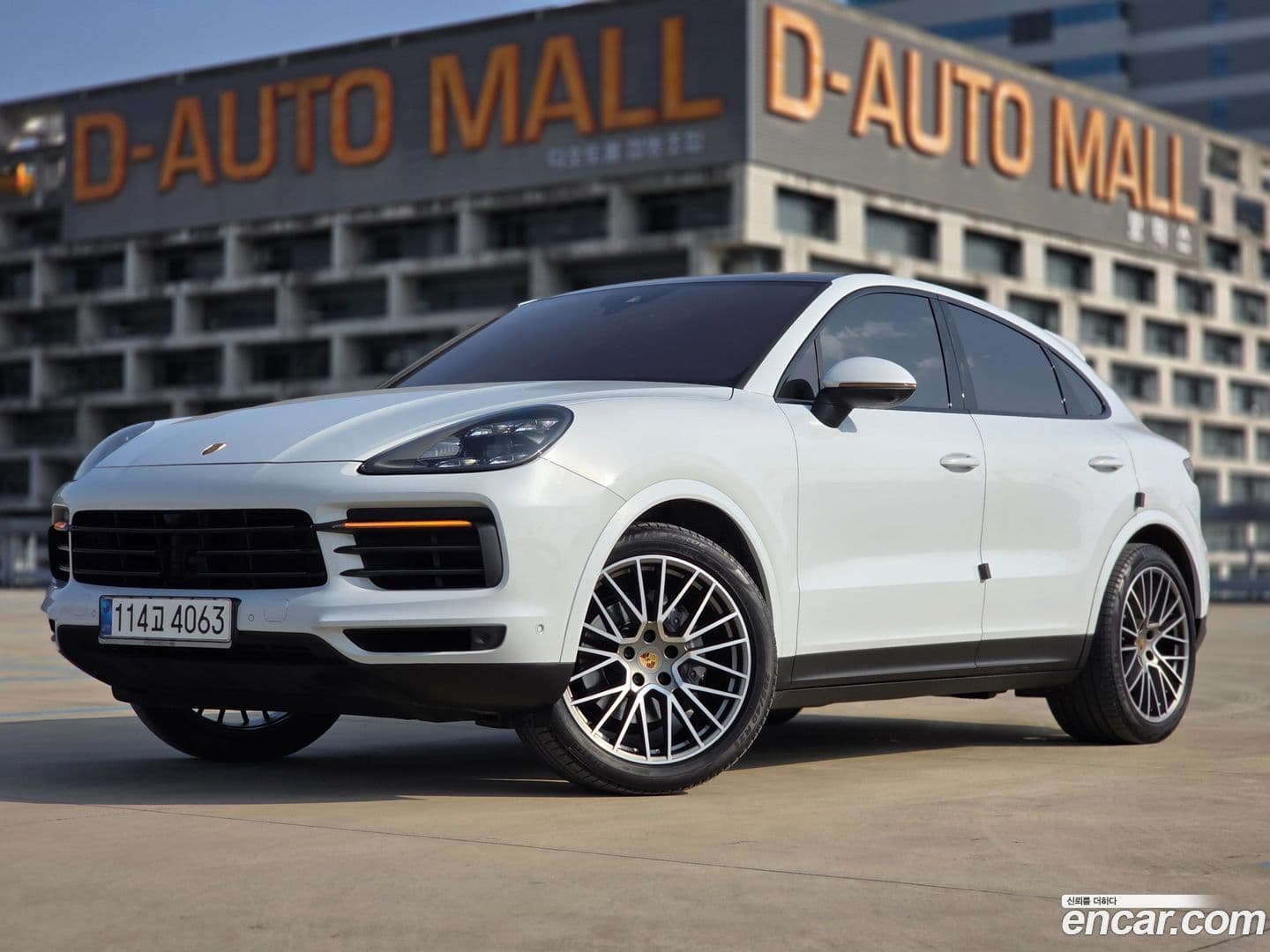 Main__Slider__Photo:Cayenne Porsche 2022.9-0