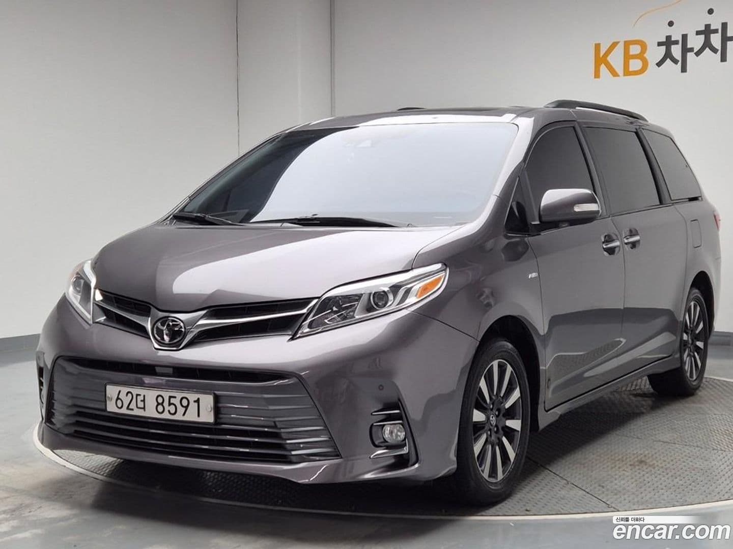 Main__Slider__Photo:Sienna Toyota 2019.2-0