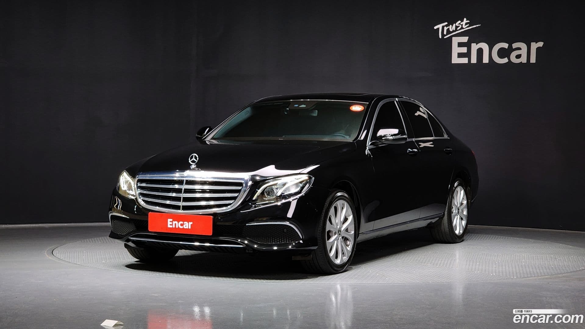 Main__Slider__Photo:E-Class Mercedes-Benz 2020.3-0