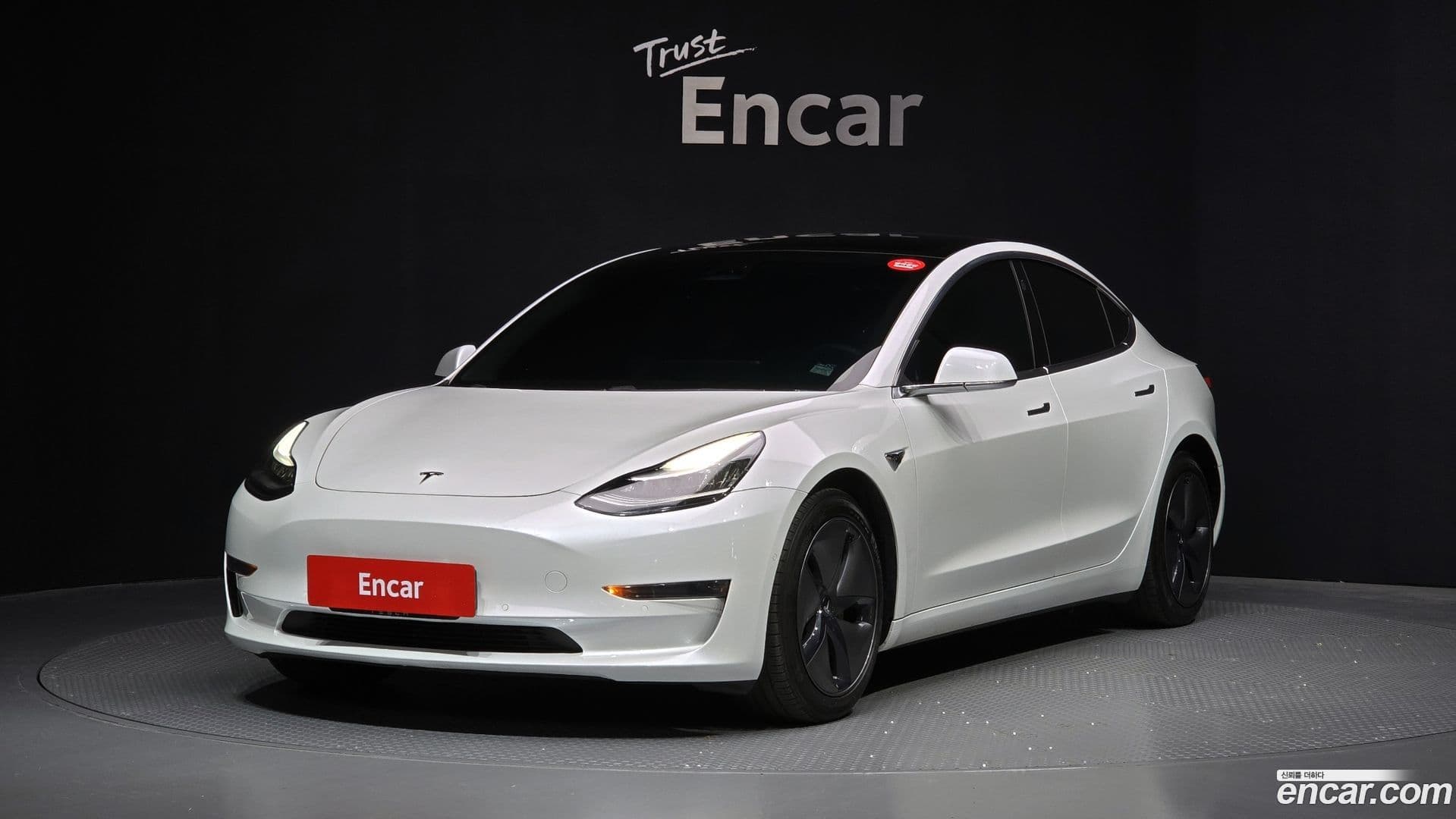Main__Slider__Photo:Model 3 Tesla 2020.5-0