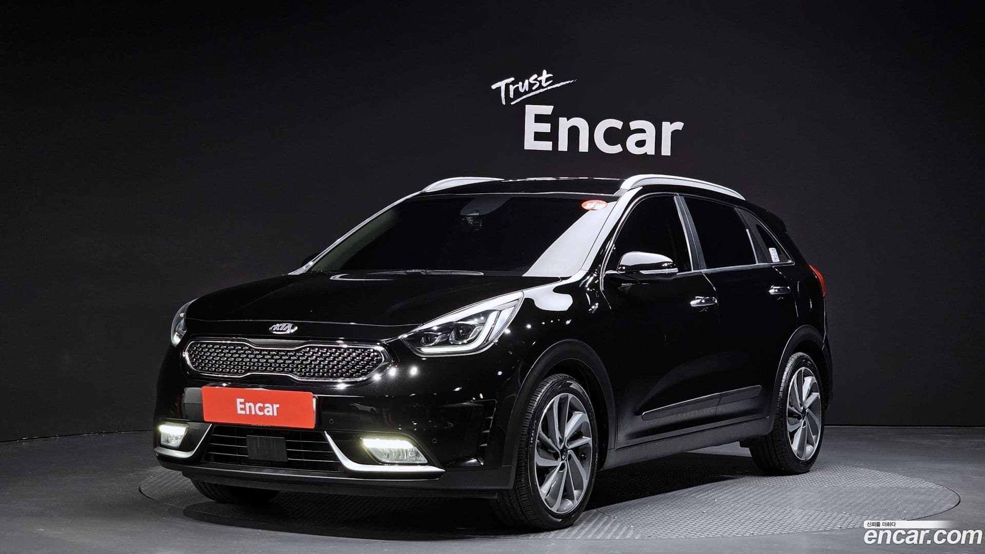 Main__Slider__Photo:Niro Kia 2017.11-0