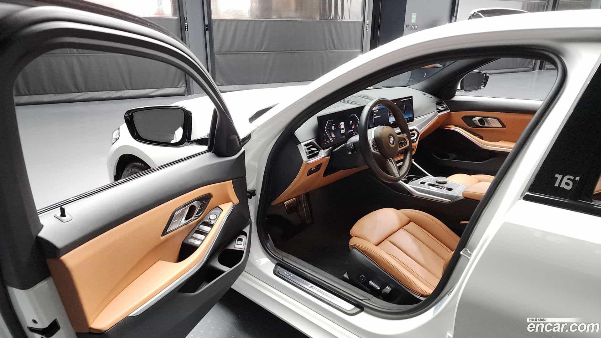 3-Series BMW 2022.10-INNER-010
