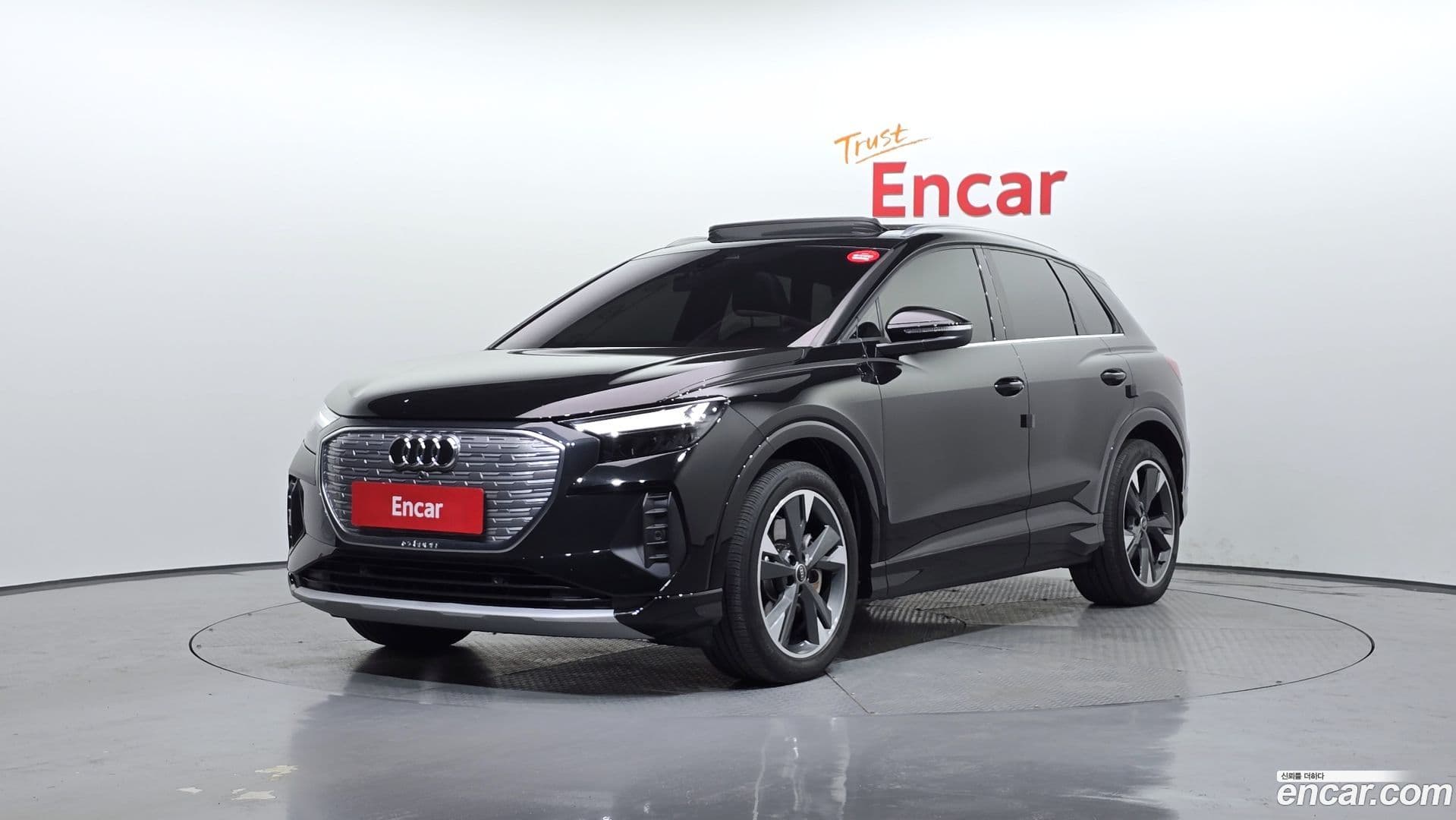 Main__Slider__Photo:Q4 e-tron Audi 2022.8-0