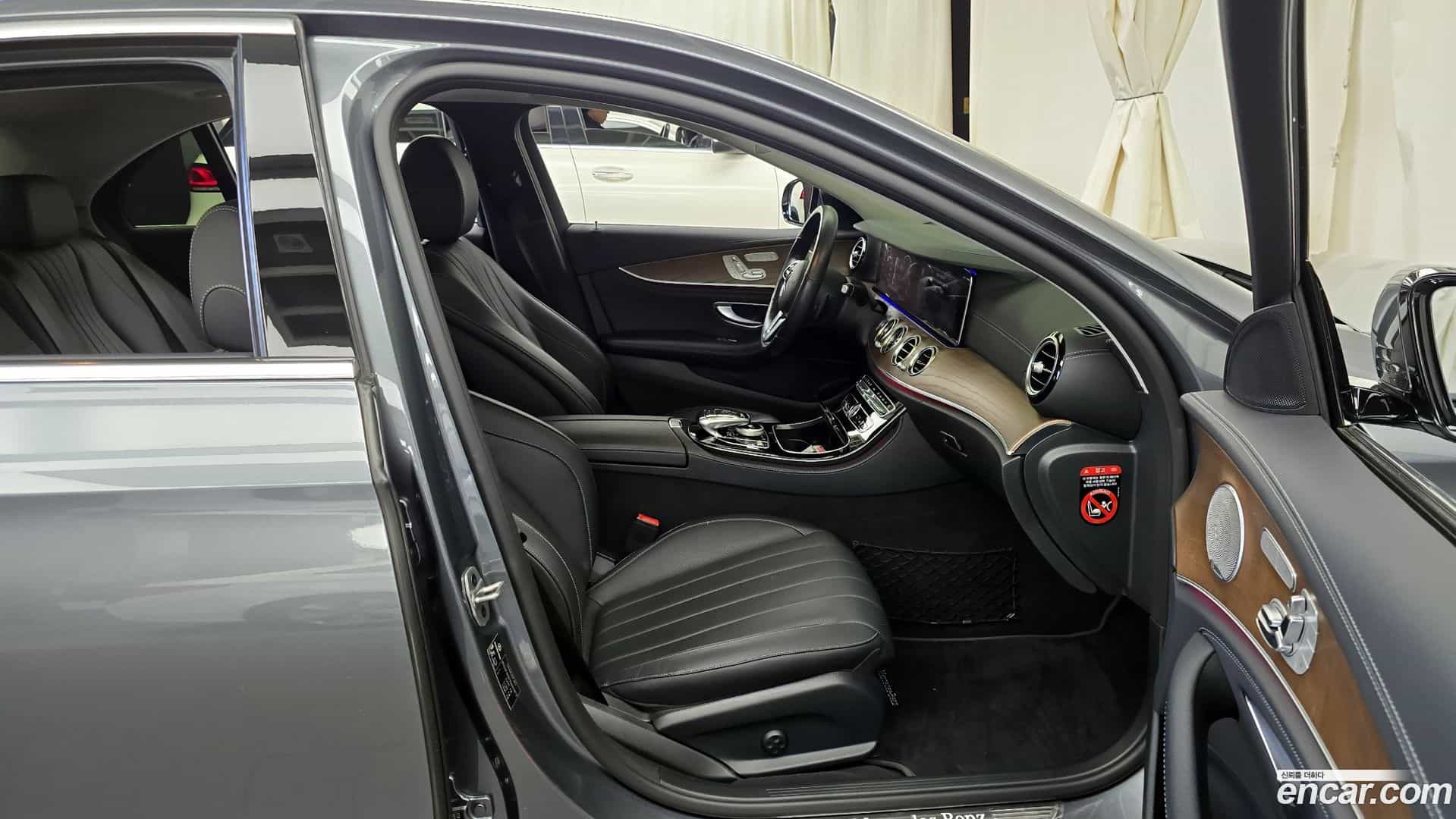 E-Class Mercedes-Benz 2019.4-OPTION-015