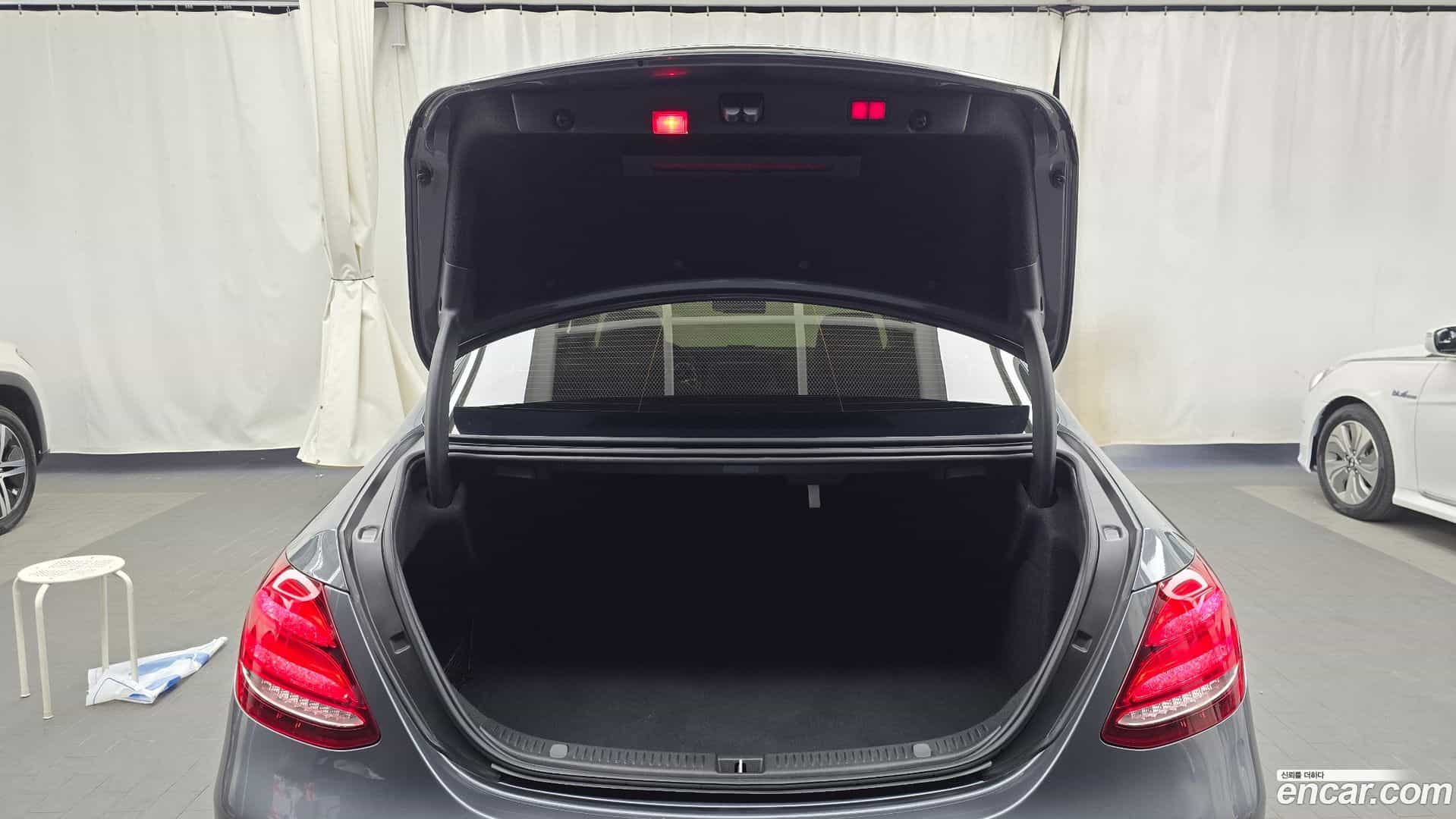 E-Class Mercedes-Benz 2019.4-OPTION-024