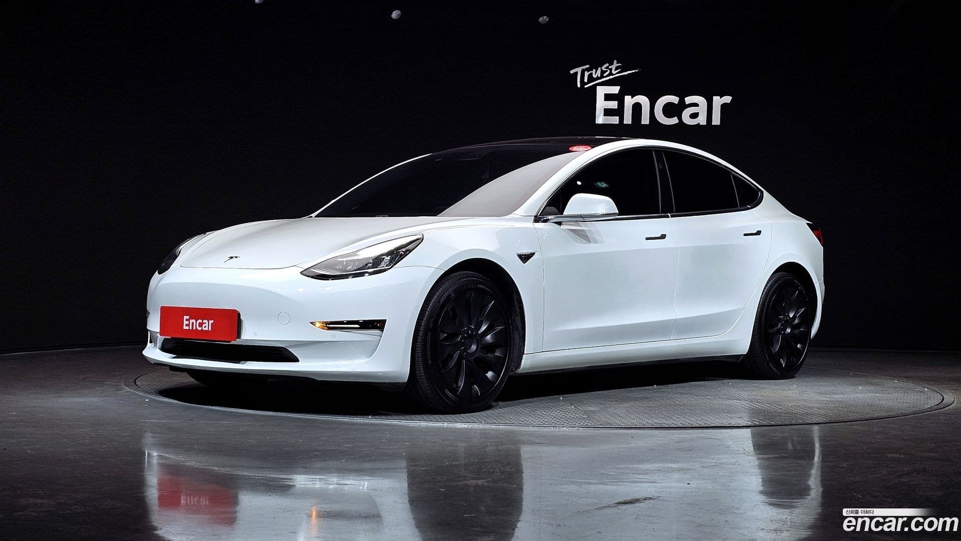 Main__Slider__Photo:Model 3 Tesla 2020.5-0