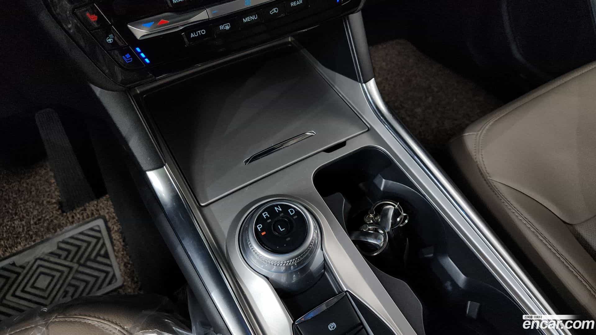 Explorer Ford 2022.10-INNER-009