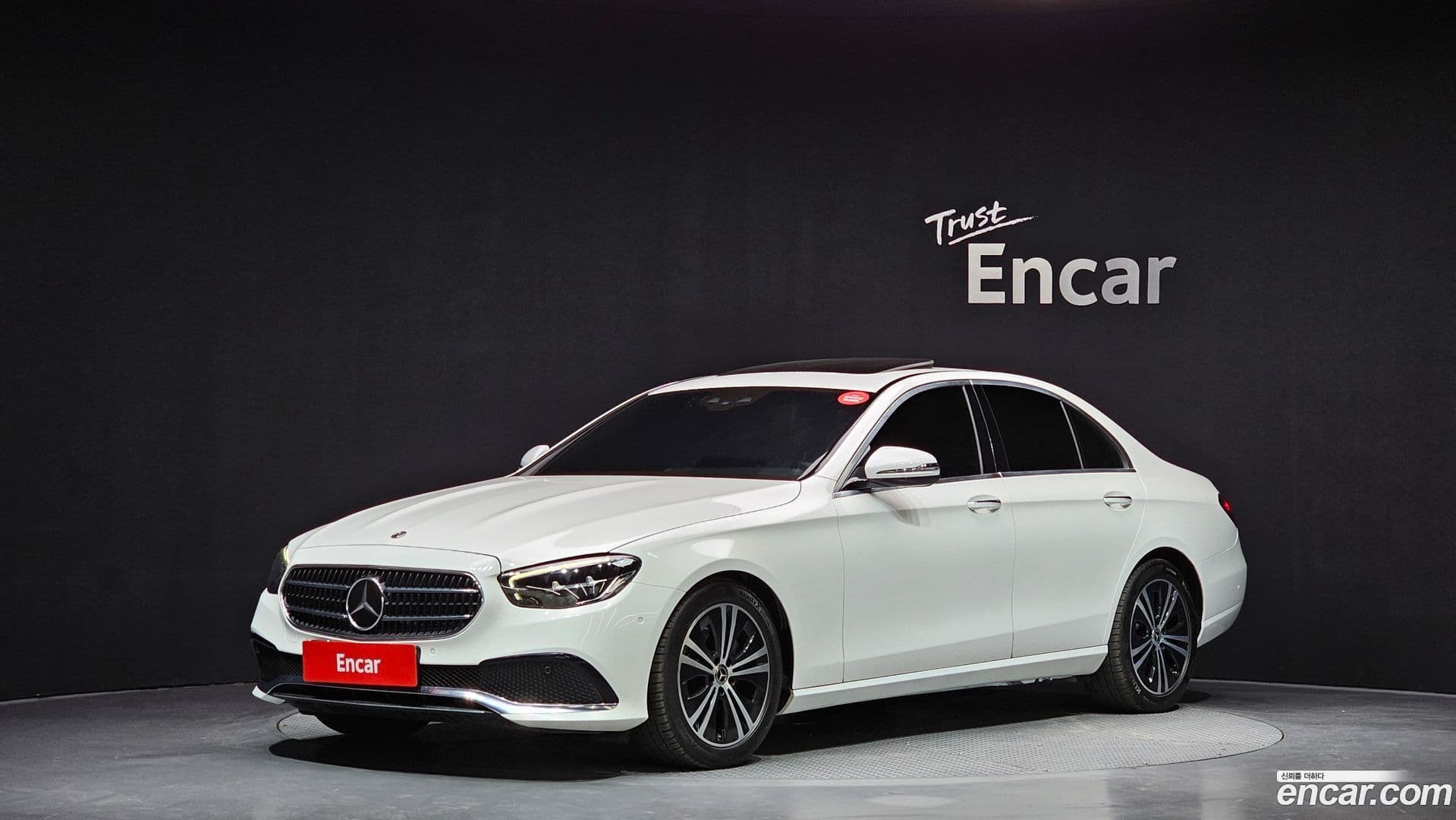 Main__Slider__Photo:E-Class Mercedes-Benz 2020.10-0