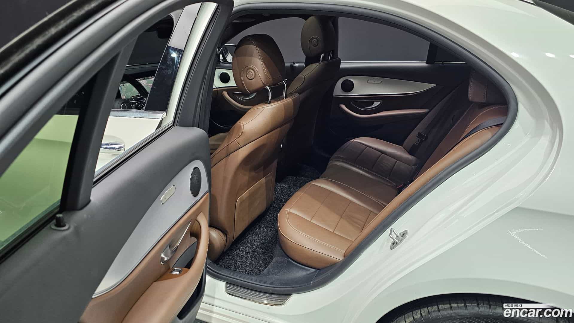 E-Class Mercedes-Benz 2020.10-OPTION-016