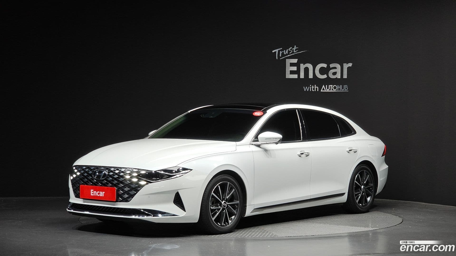 Main__Slider__Photo:Grandeur Hyundai 2021.10-0