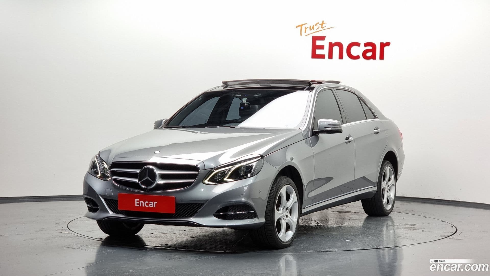 Main__Slider__Photo:E-Class Mercedes-Benz 2015.0-0