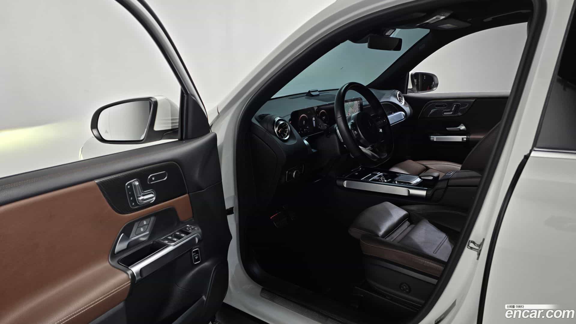 GLB-Class Mercedes-Benz 2021.9-INNER-010