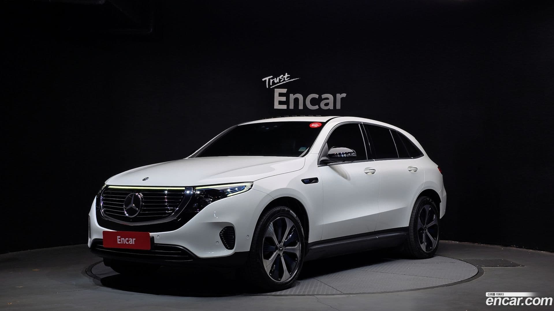 Main__Slider__Photo:EQC Mercedes-Benz 2020.11-0