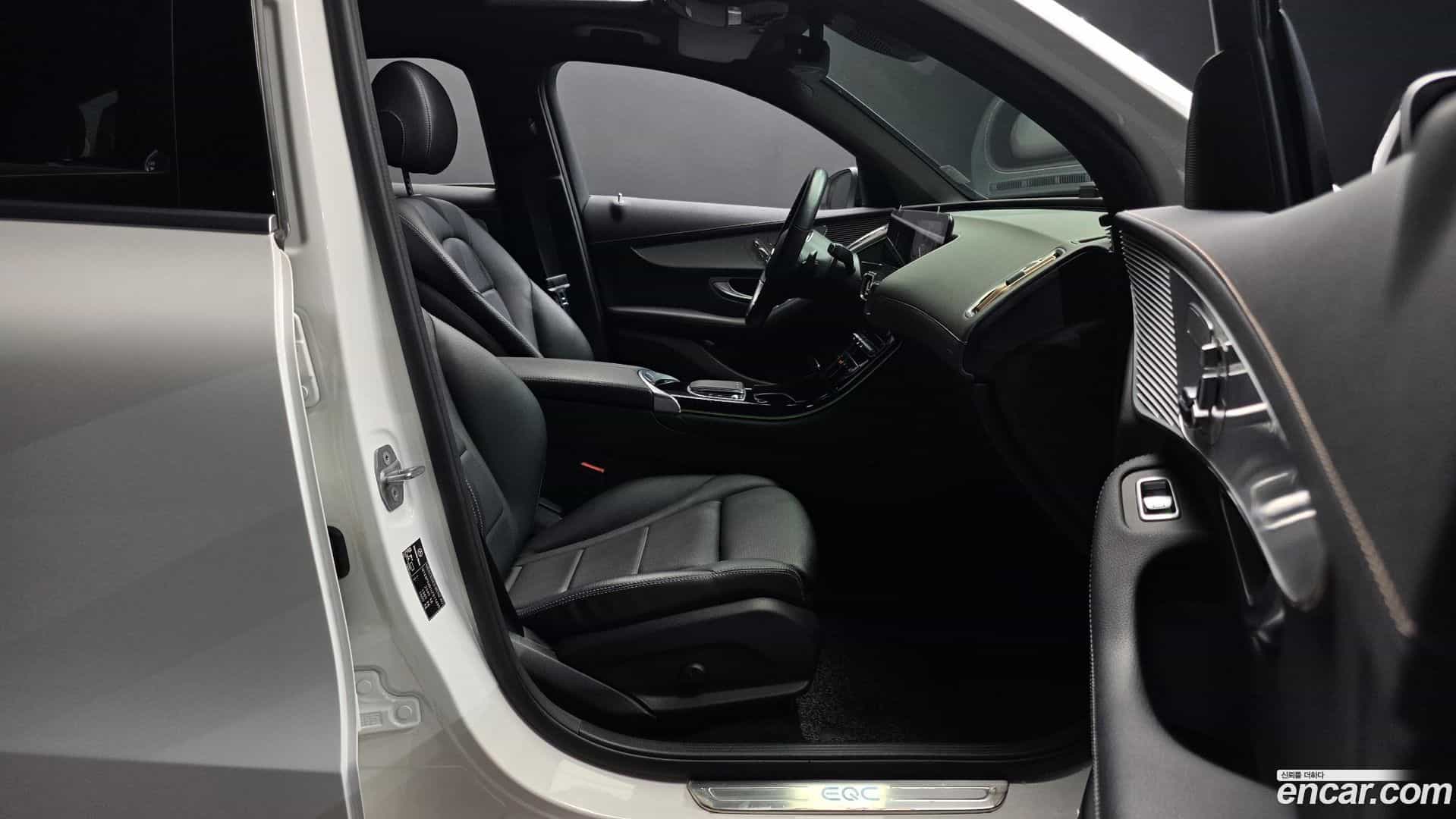 EQC Mercedes-Benz 2020.11-INNER-010