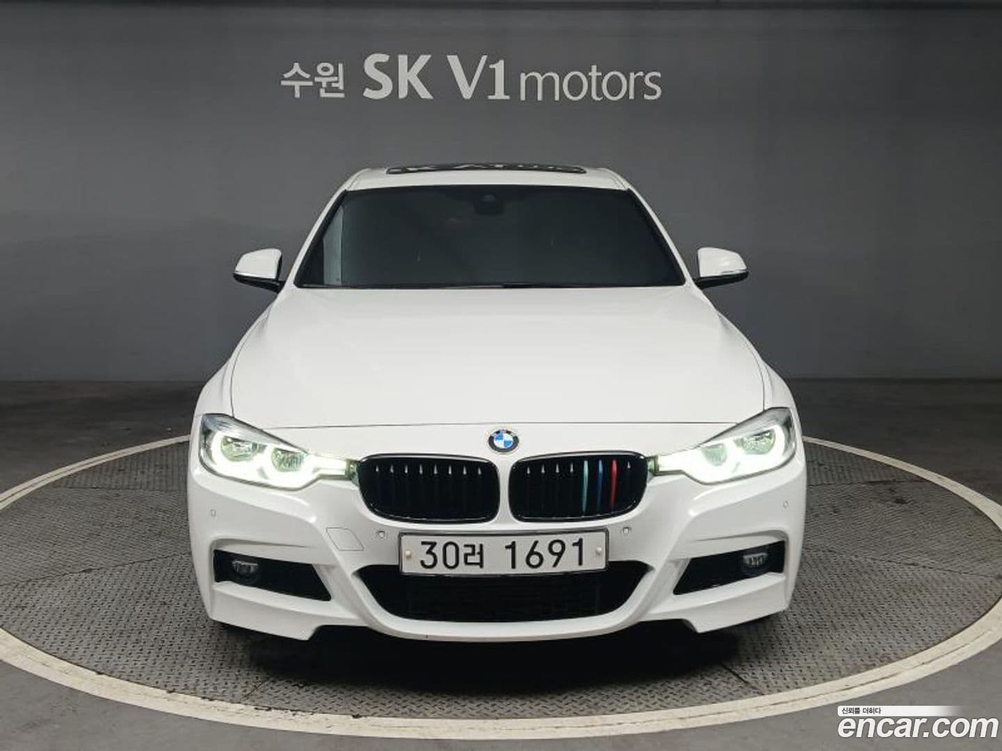 Main__Slider__Photo:3-Series BMW 2017.0-0