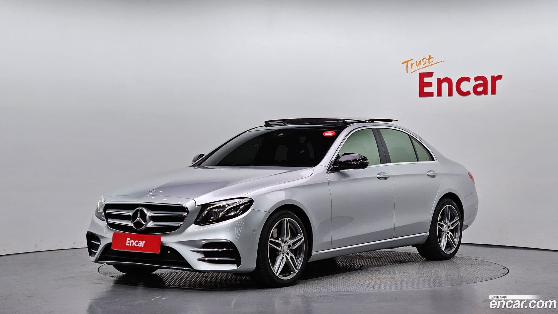 Main__Slider__Photo:E-Class Mercedes-Benz 2016.7-0