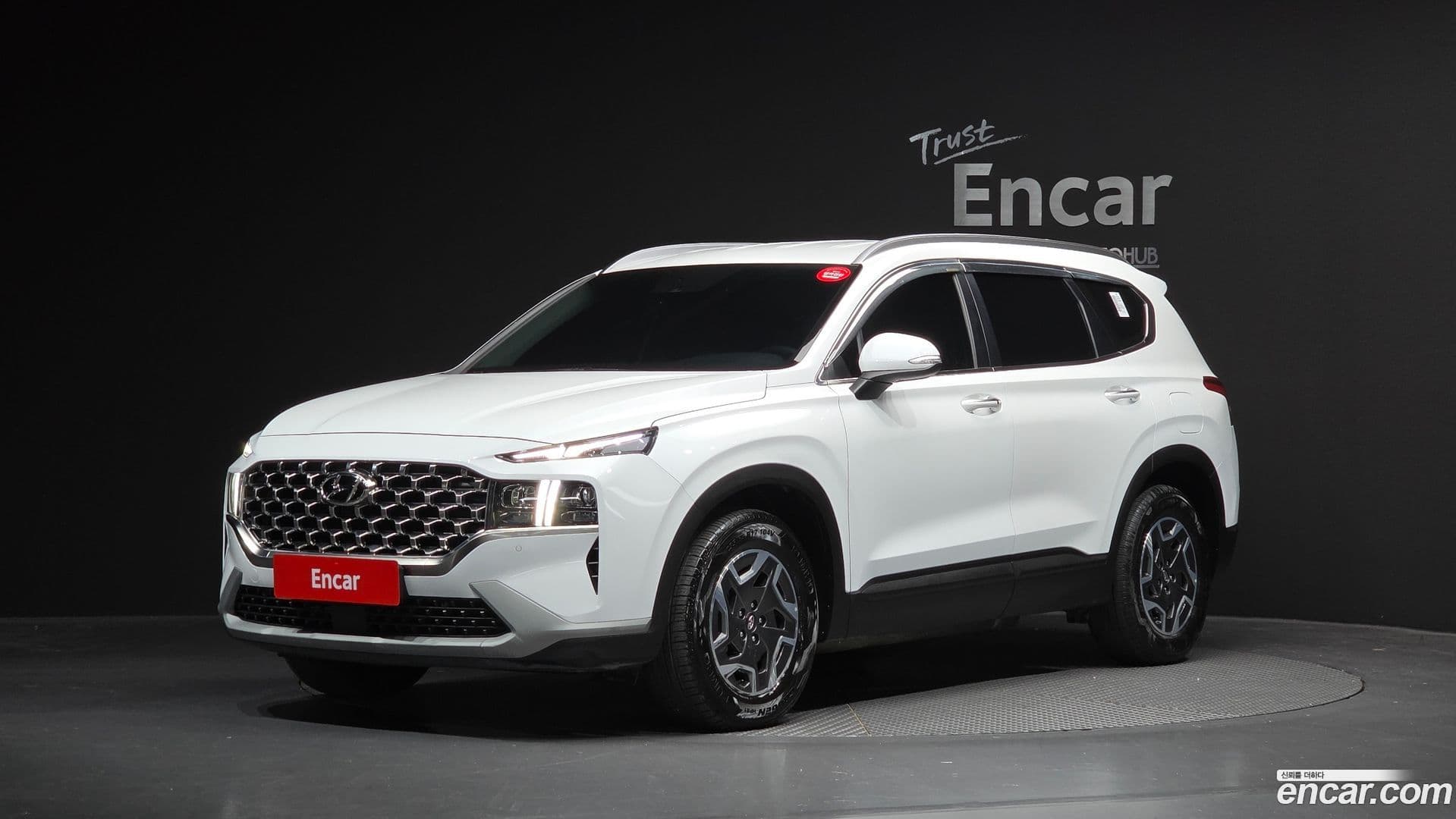 Main__Slider__Photo:Santafe Hyundai 2022.3-0