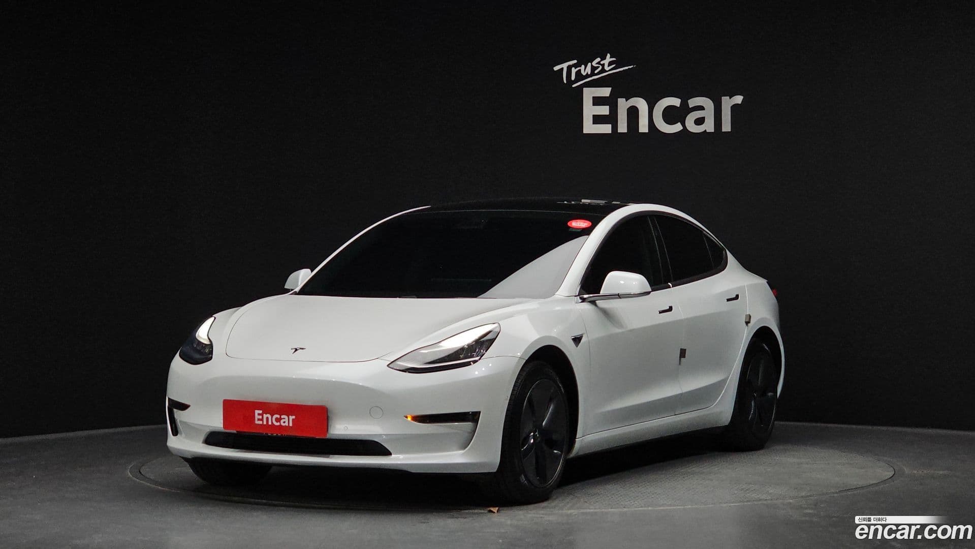 Main__Slider__Photo:Model 3 Tesla 2020.5-0