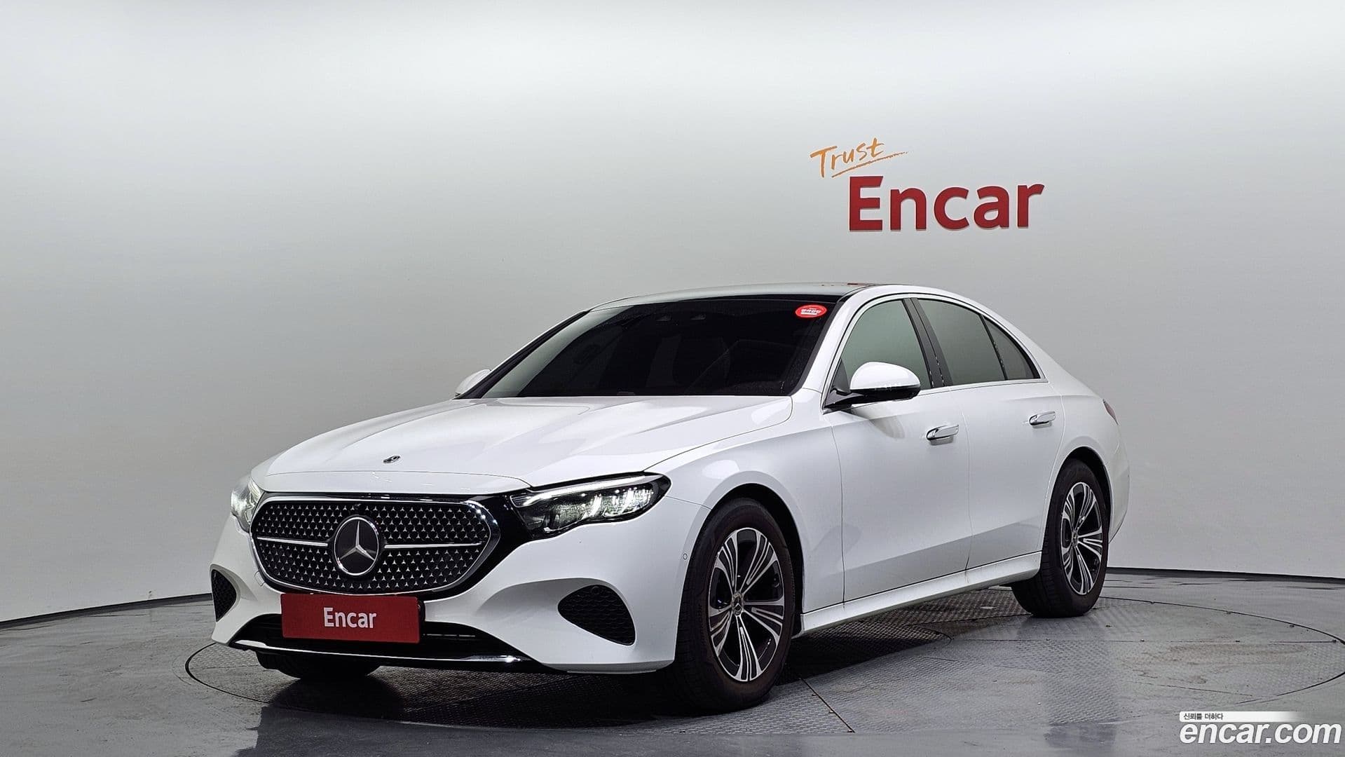 Main__Slider__Photo:E-Class Mercedes-Benz 2025.4-0
