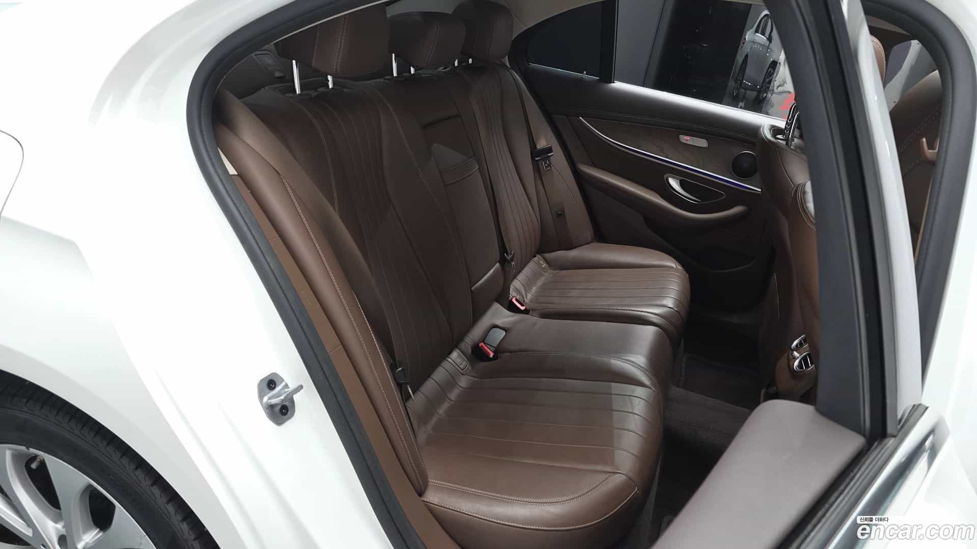E-Class Mercedes-Benz 2019.4-OPTION-016
