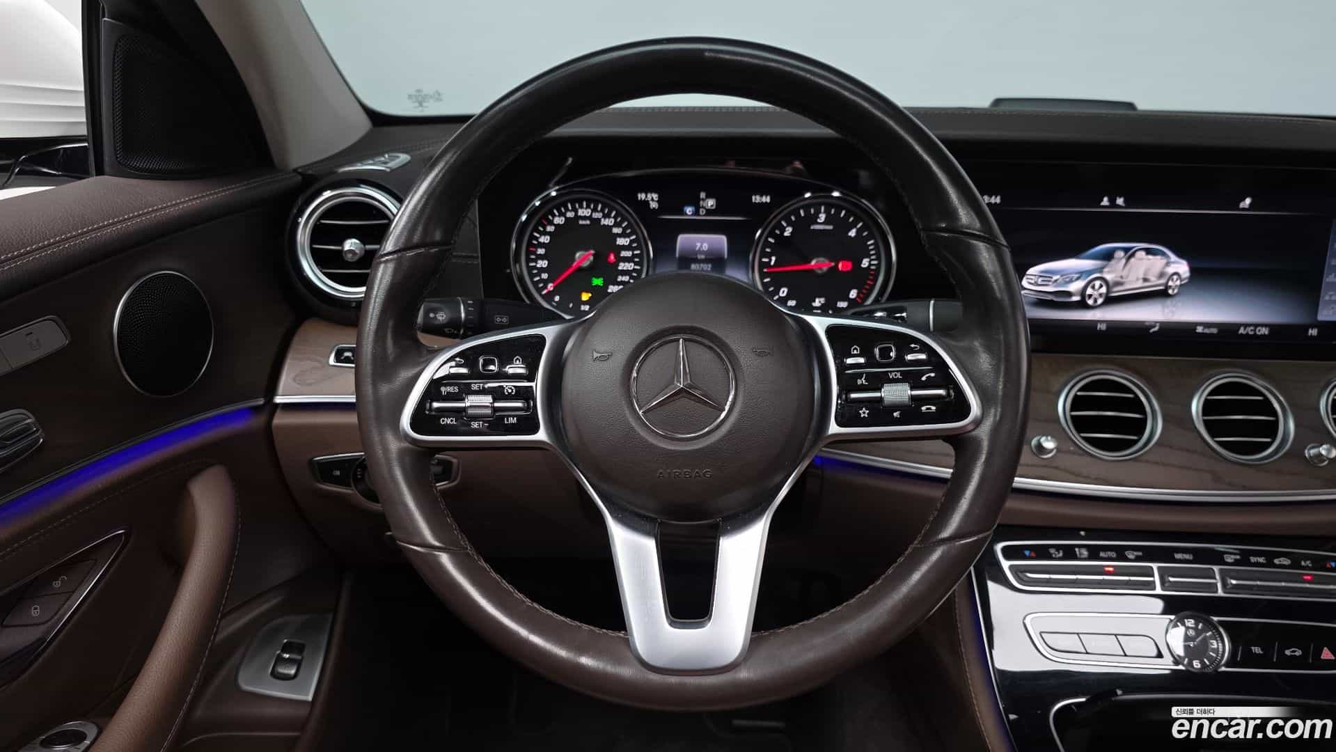 E-Class Mercedes-Benz 2019.4-OPTION-017