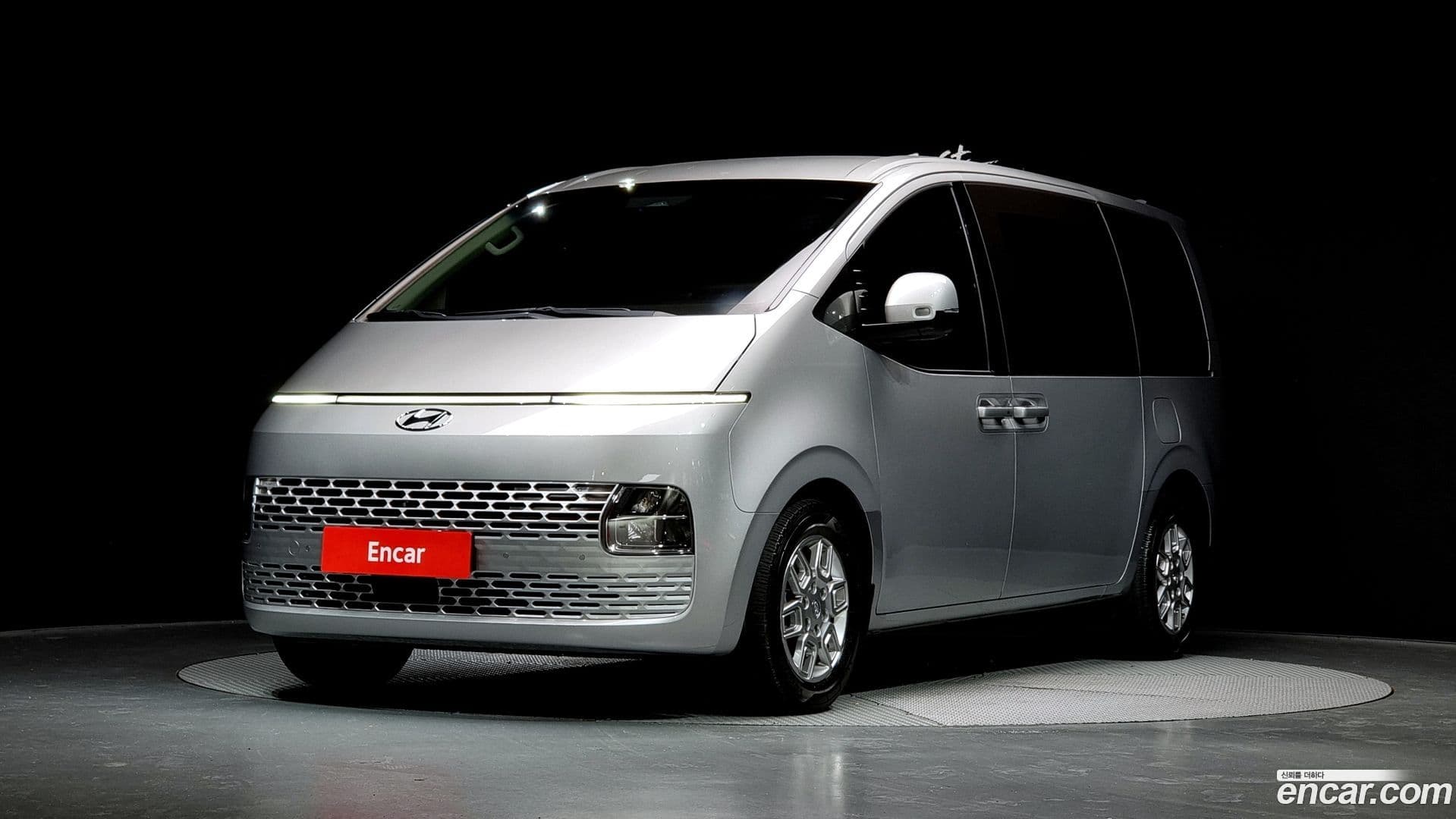 Main__Slider__Photo:Staria Hyundai 2021.6-0