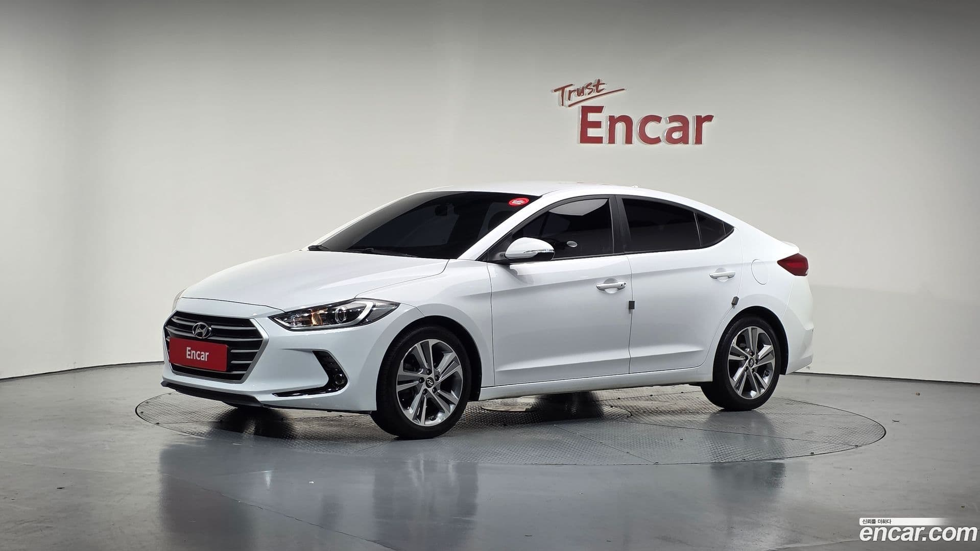 Main__Slider__Photo:AVANTE Hyundai 2018.3-0