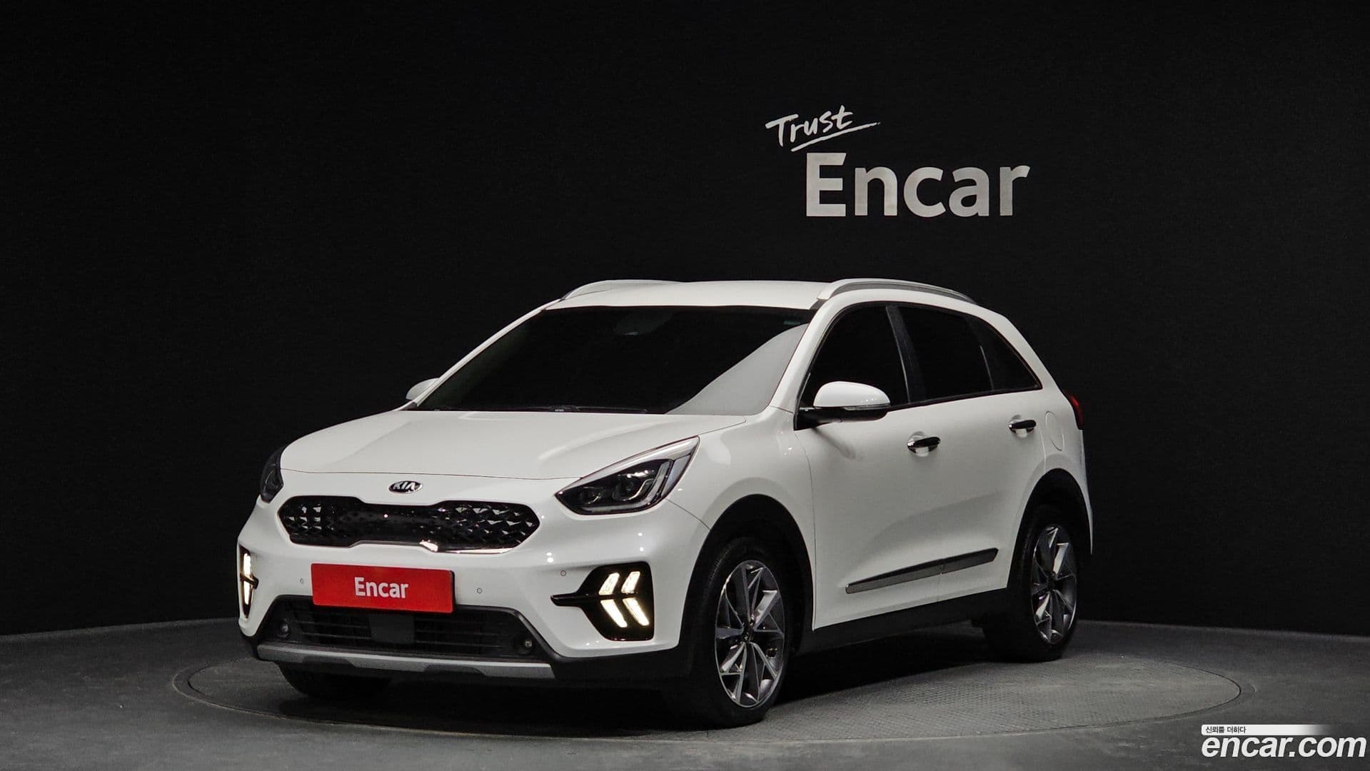 Main__Slider__Photo:Niro Kia 2019.9-0