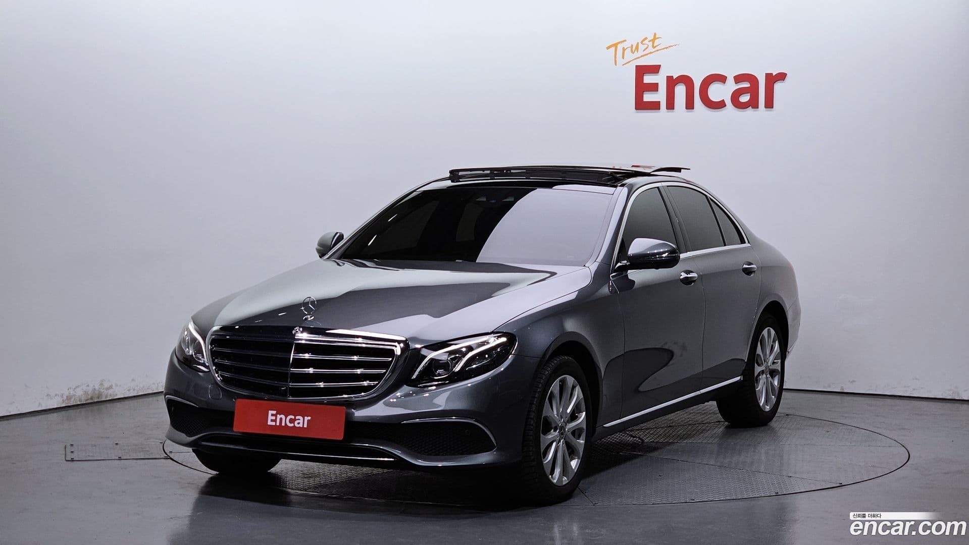 Main__Slider__Photo:E-Class Mercedes-Benz 2019.1-0
