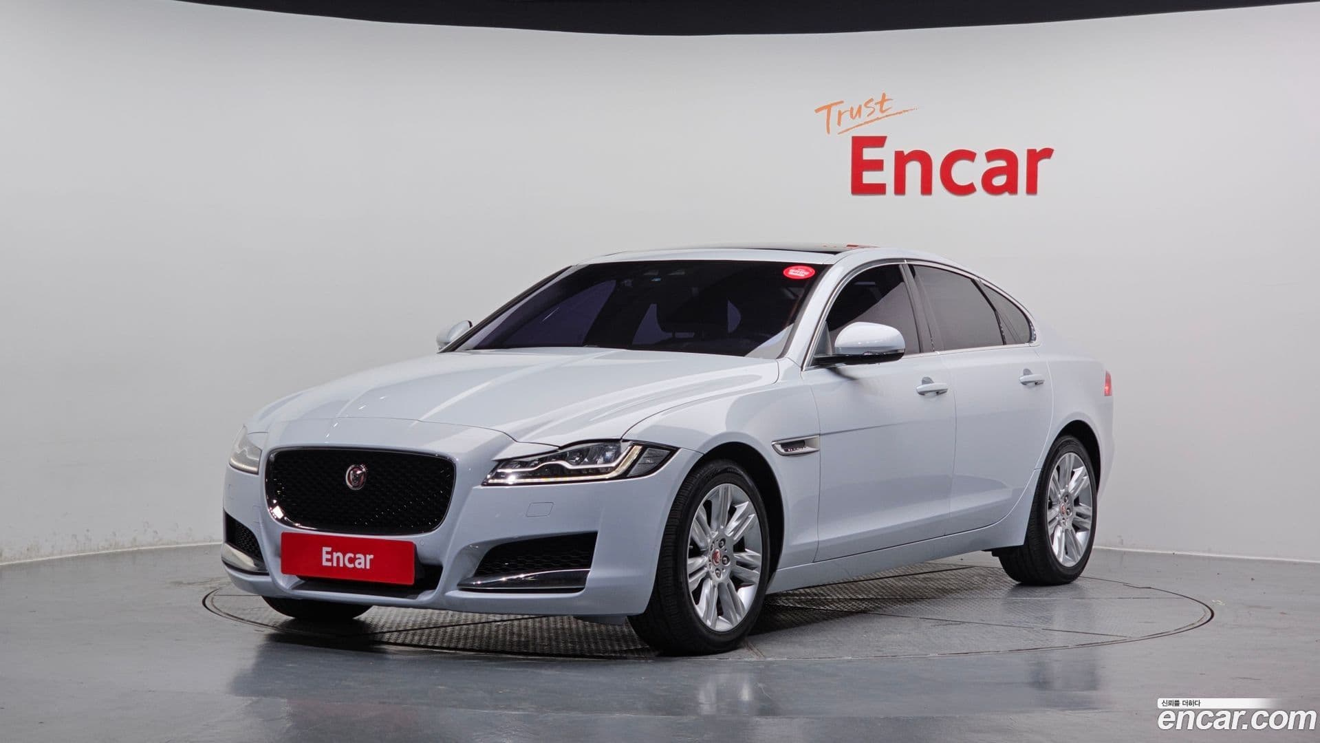 Main__Slider__Photo:XF Jaguar 2016.9-0