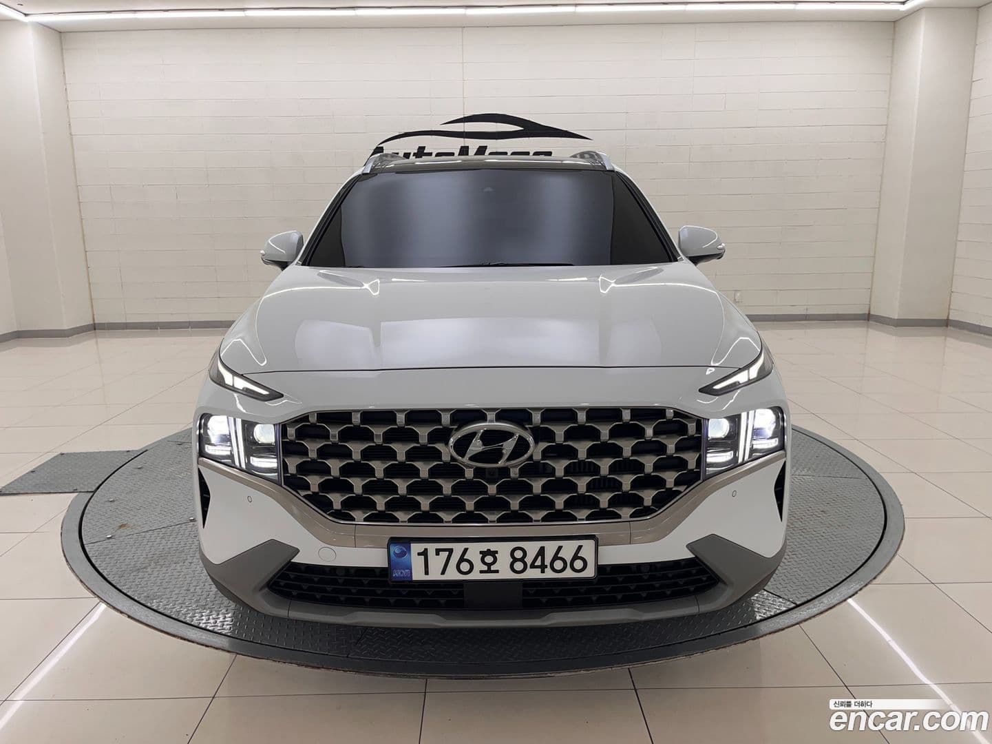 Main__Slider__Photo:Santafe Hyundai 2022.10-0