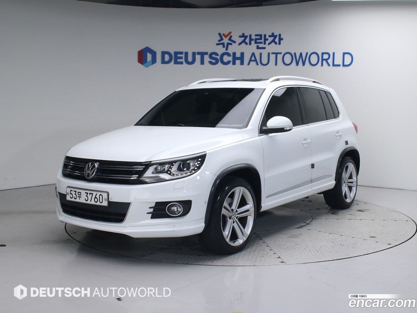Main__Slider__Photo:Tiguan Volkswagen 2015.4-0