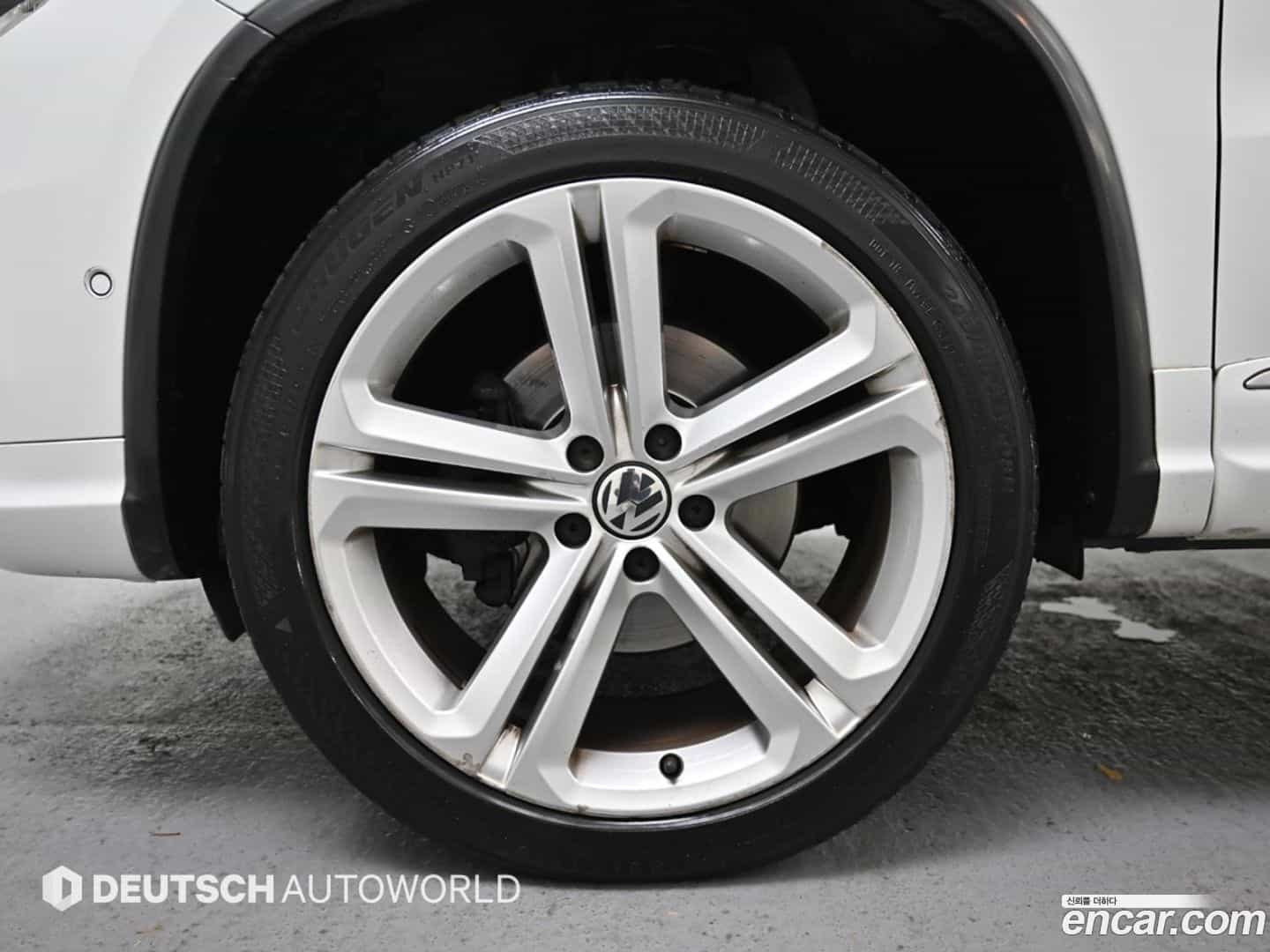Tiguan Volkswagen 2015.4-OUTER-005