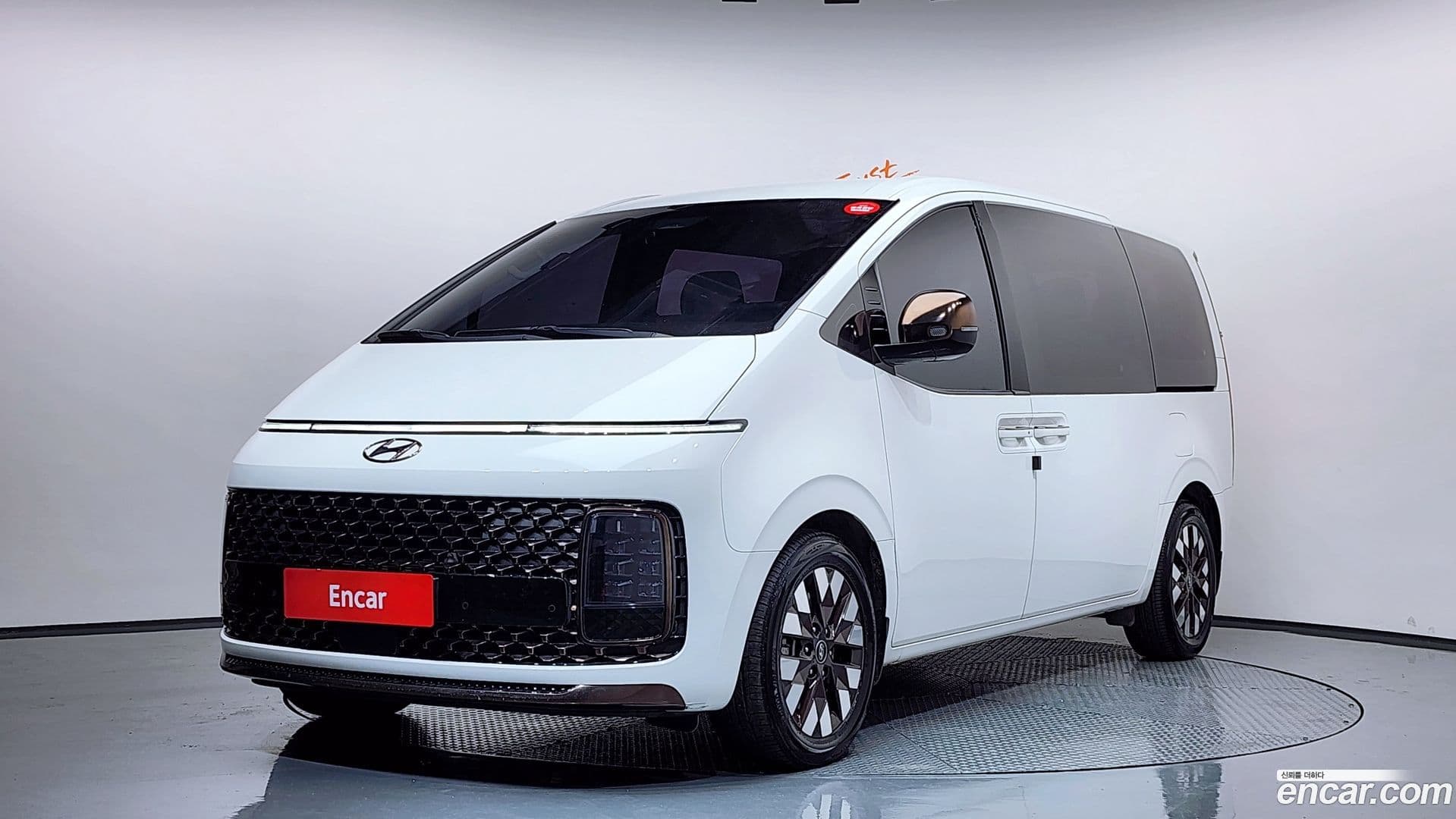 Main__Slider__Photo:Staria Hyundai 2022.1-0