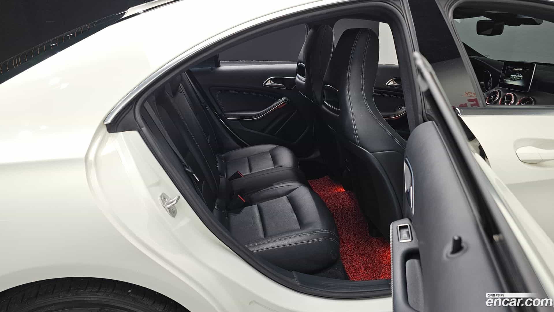 CLA-Class Mercedes-Benz 2017.2-OPTION-017